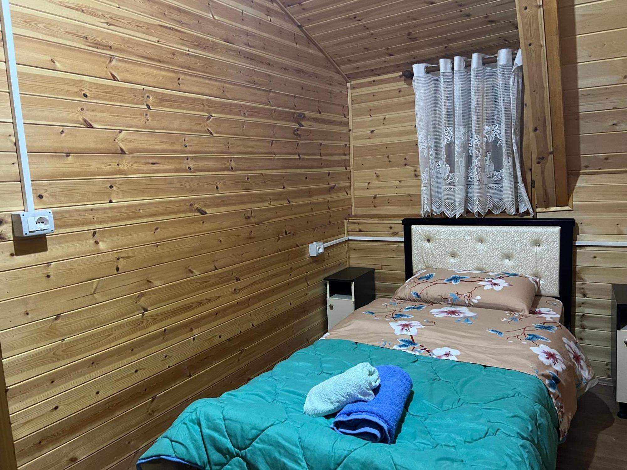 Guesthouse Villa Gurra Тет Екстериор снимка