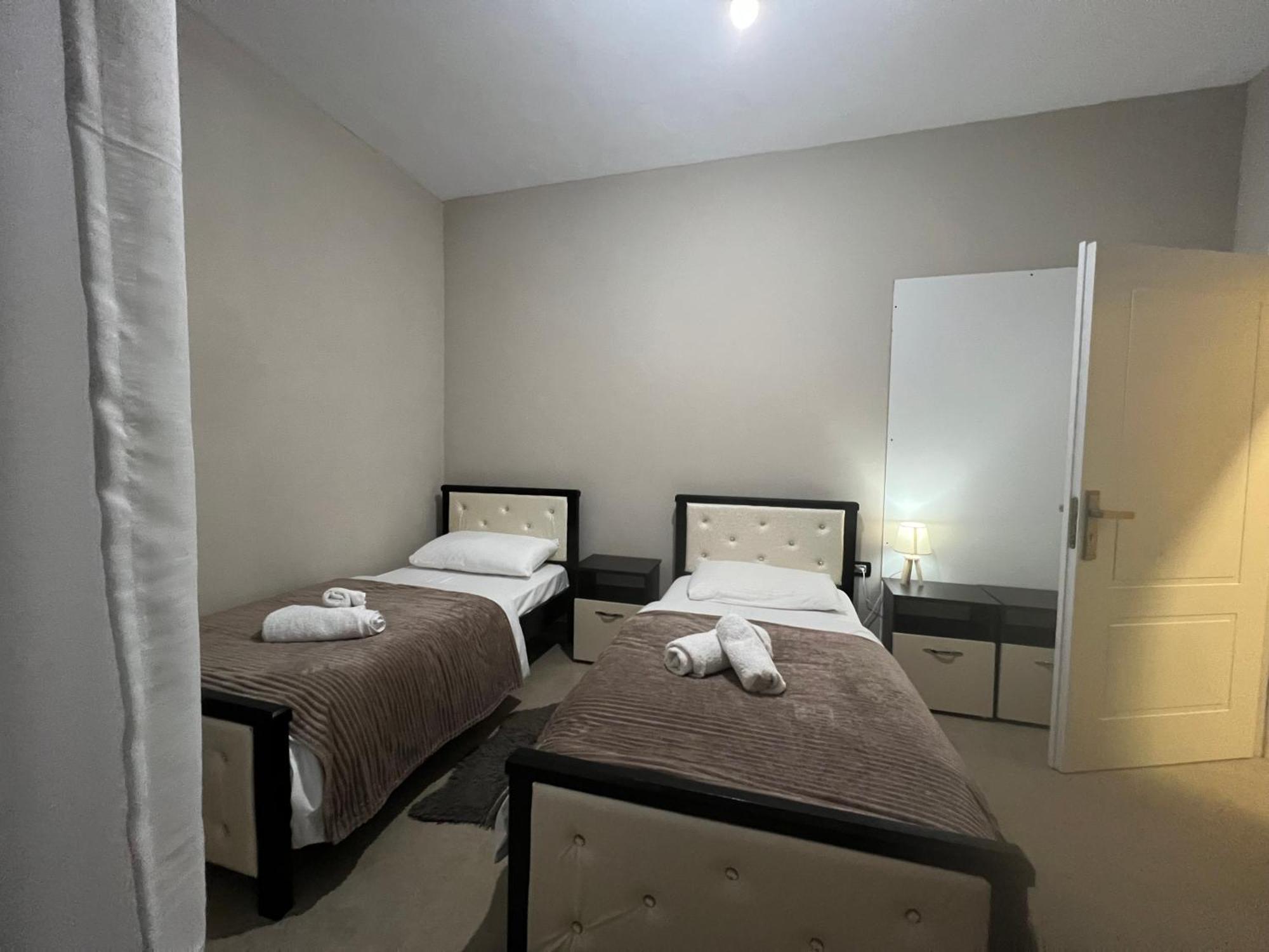 Guesthouse Villa Gurra Тет Екстериор снимка